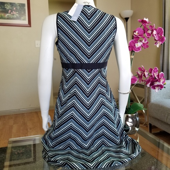 New! Fabulous LOFT V Neck Dress - Picture 2 of 5